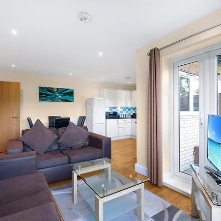 London Heathrow Living Serviced Apartments By Ferndale Stanwell Екстер'єр фото