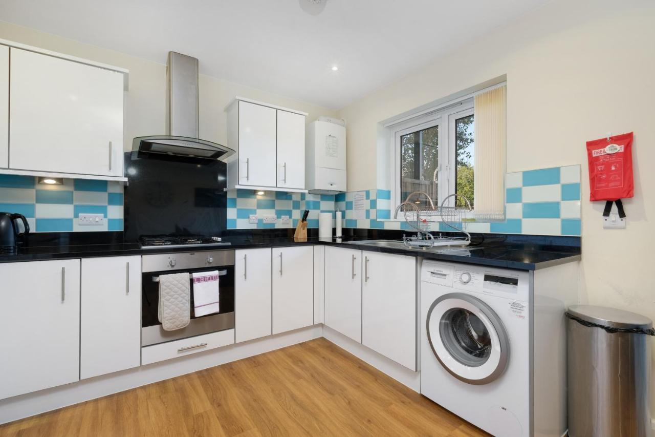 London Heathrow Living Serviced Apartments By Ferndale Stanwell Екстер'єр фото