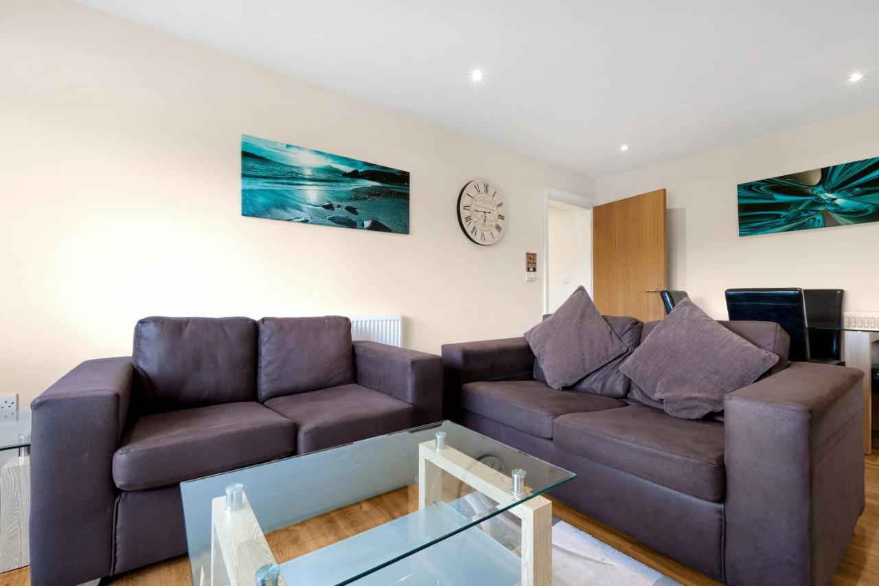 London Heathrow Living Serviced Apartments By Ferndale Stanwell Екстер'єр фото