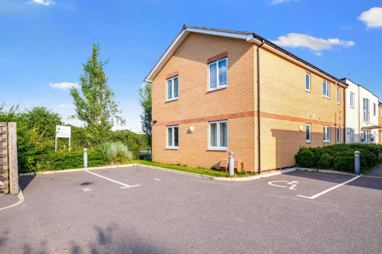 London Heathrow Living Serviced Apartments By Ferndale Stanwell Екстер'єр фото