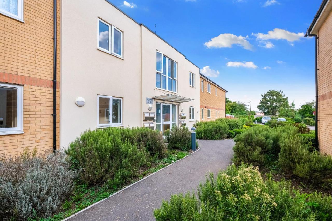 London Heathrow Living Serviced Apartments By Ferndale Stanwell Екстер'єр фото