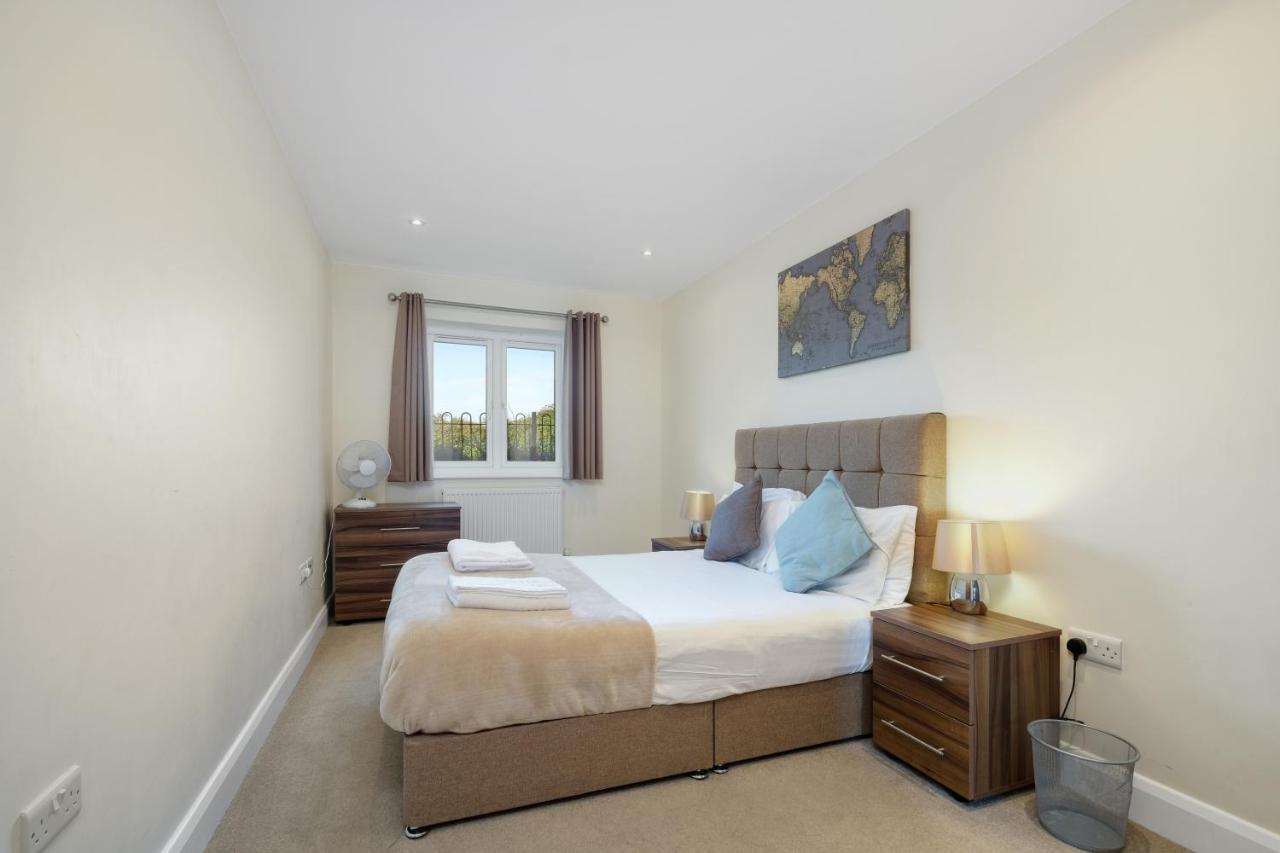 London Heathrow Living Serviced Apartments By Ferndale Stanwell Екстер'єр фото