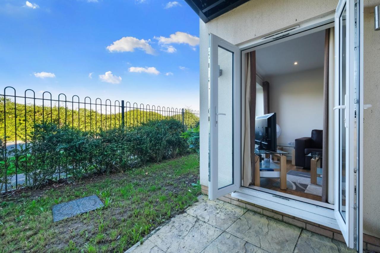 London Heathrow Living Serviced Apartments By Ferndale Stanwell Екстер'єр фото