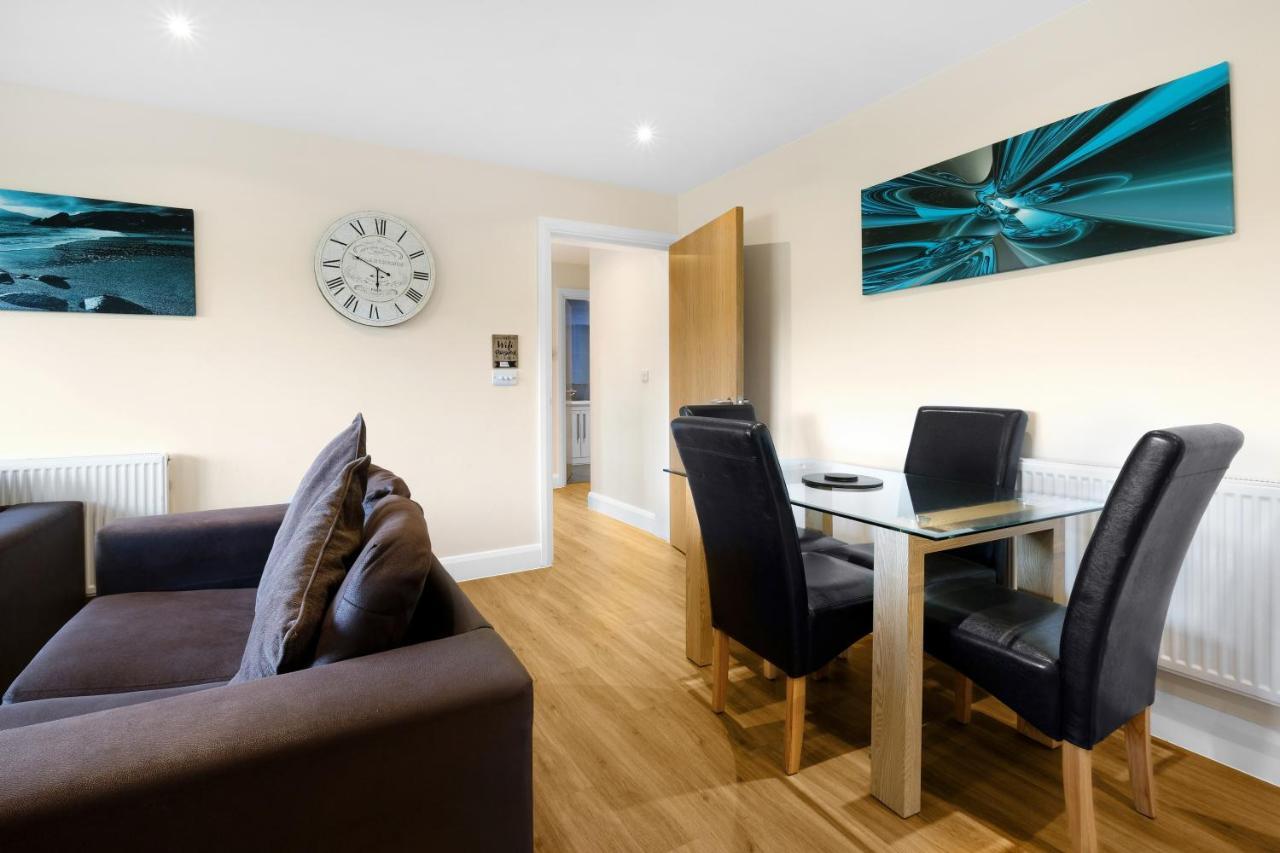 London Heathrow Living Serviced Apartments By Ferndale Stanwell Екстер'єр фото