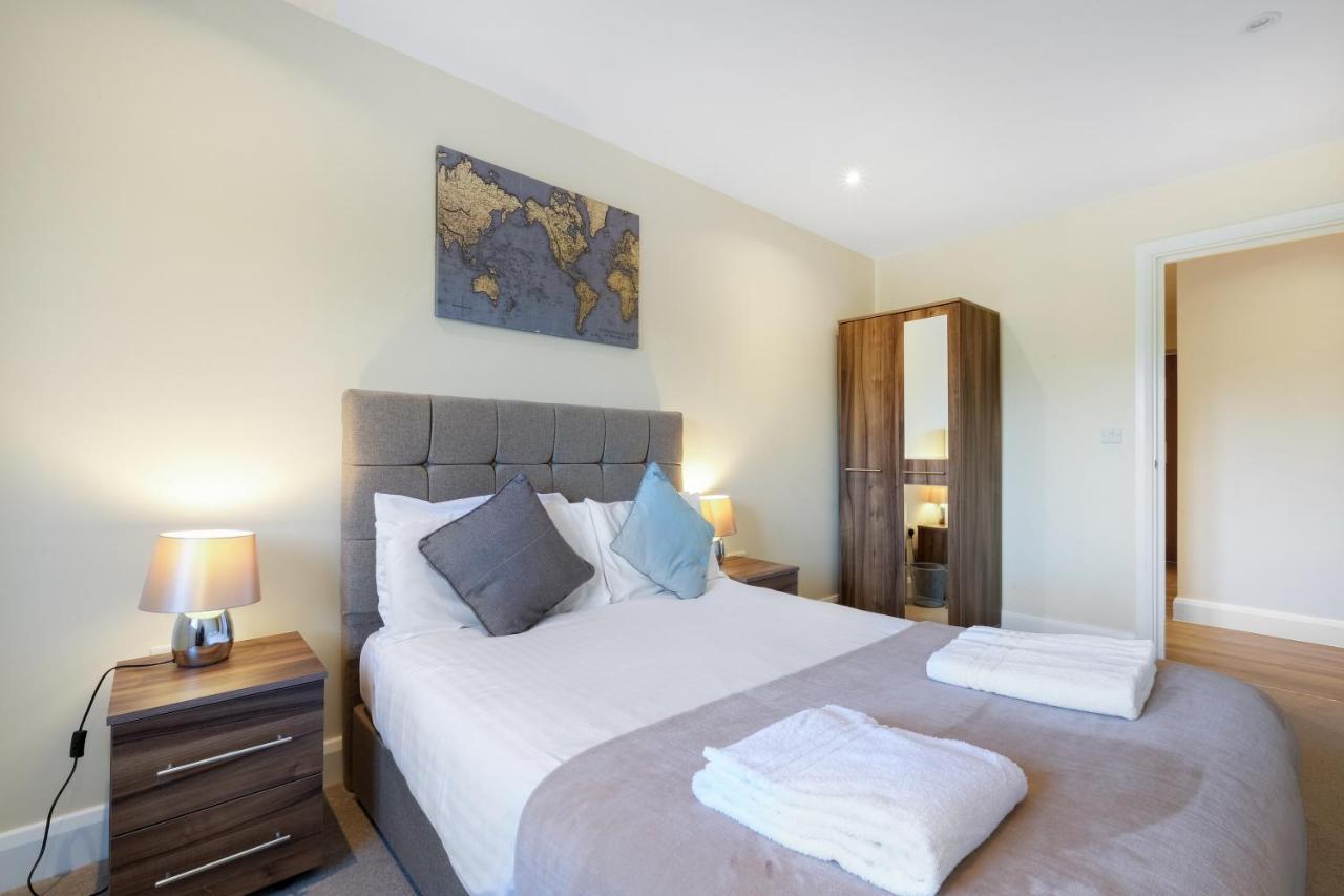 London Heathrow Living Serviced Apartments By Ferndale Stanwell Екстер'єр фото