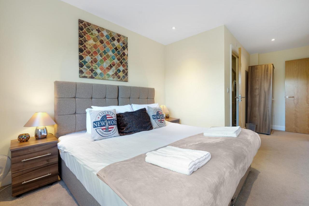 London Heathrow Living Serviced Apartments By Ferndale Stanwell Екстер'єр фото