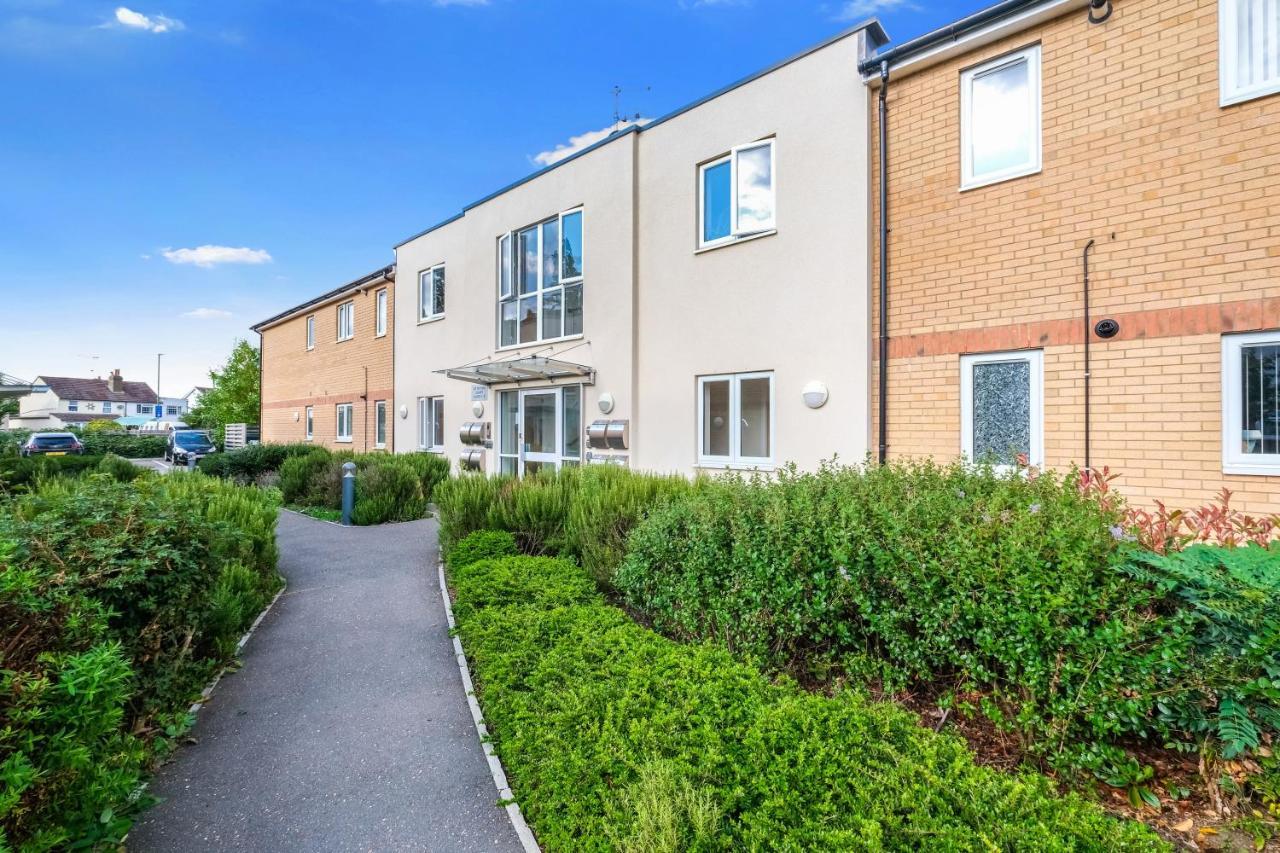 London Heathrow Living Serviced Apartments By Ferndale Stanwell Екстер'єр фото