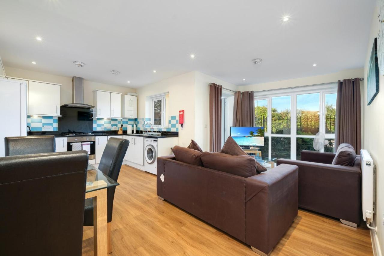 London Heathrow Living Serviced Apartments By Ferndale Stanwell Екстер'єр фото