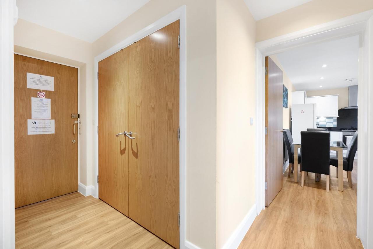 London Heathrow Living Serviced Apartments By Ferndale Stanwell Екстер'єр фото