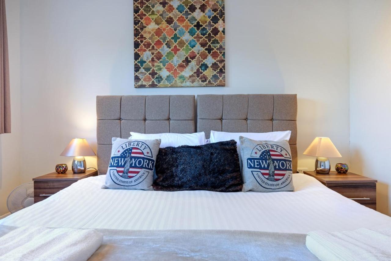 London Heathrow Living Serviced Apartments By Ferndale Stanwell Екстер'єр фото