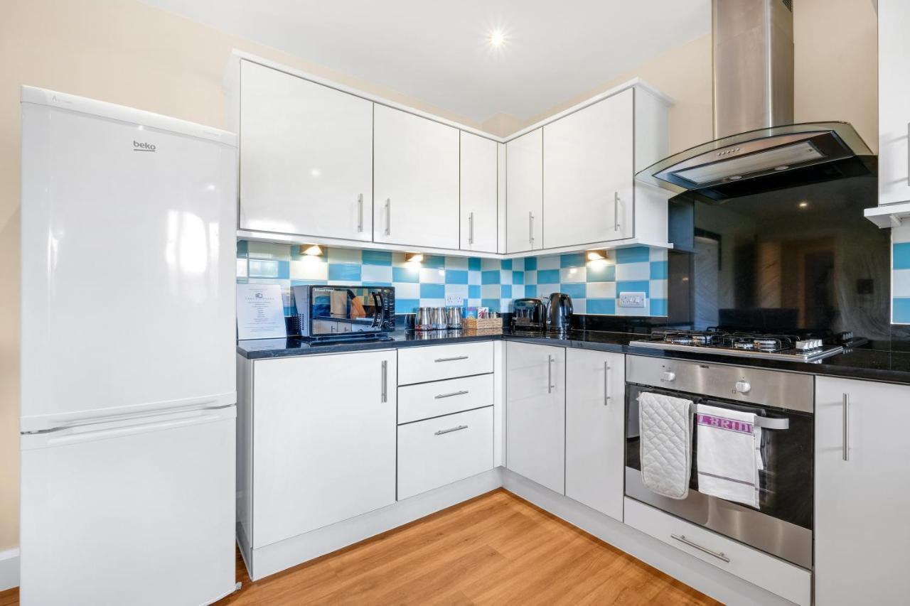 London Heathrow Living Serviced Apartments By Ferndale Stanwell Екстер'єр фото