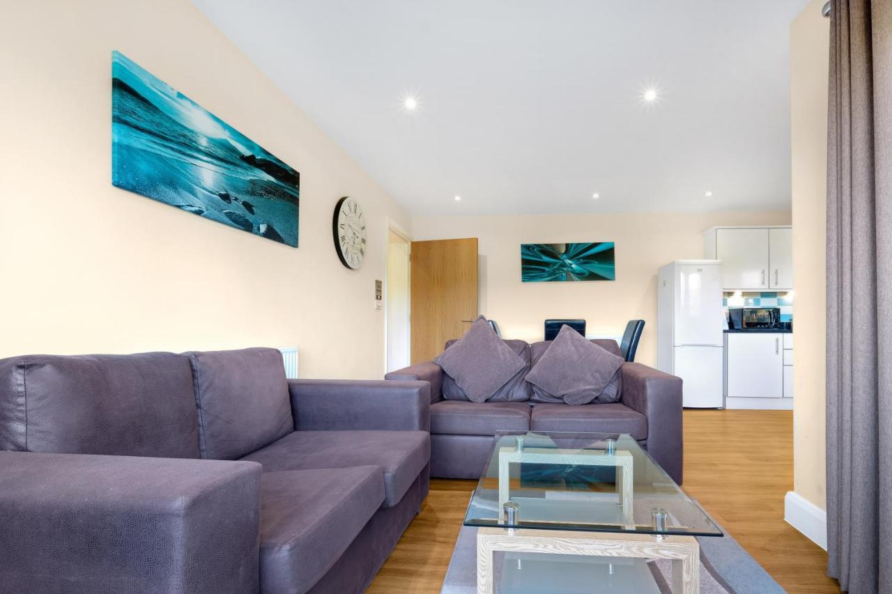 London Heathrow Living Serviced Apartments By Ferndale Stanwell Екстер'єр фото