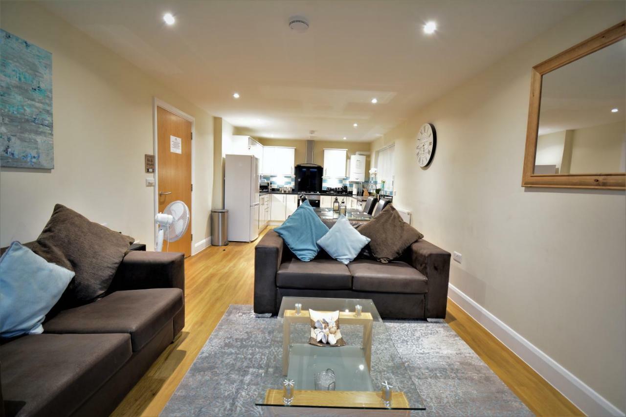 London Heathrow Living Serviced Apartments By Ferndale Stanwell Екстер'єр фото