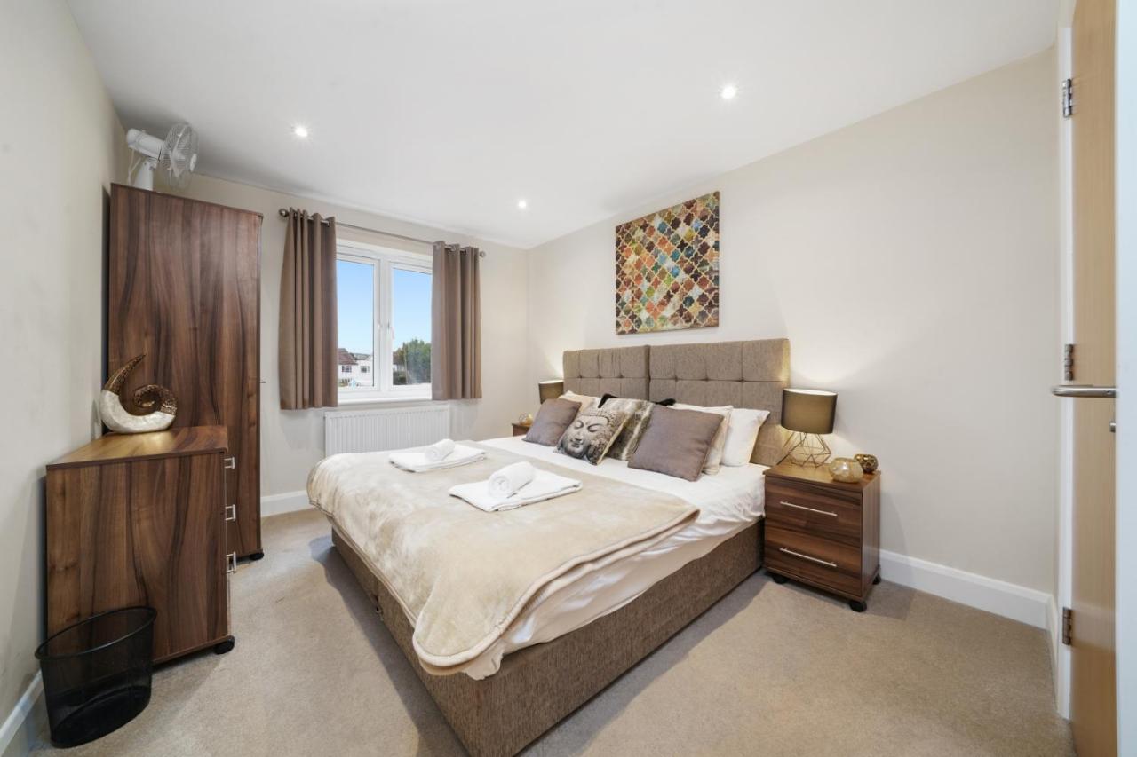 London Heathrow Living Serviced Apartments By Ferndale Stanwell Екстер'єр фото