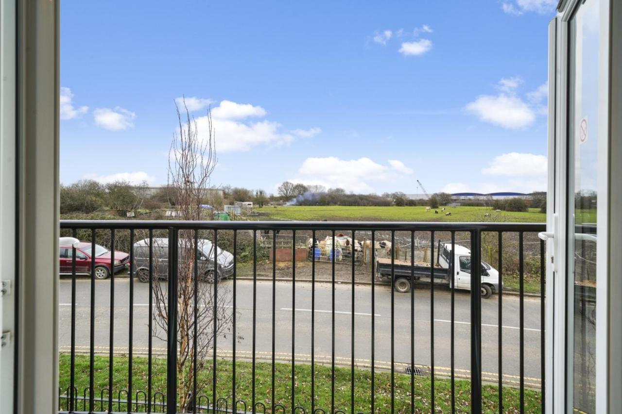 London Heathrow Living Serviced Apartments By Ferndale Stanwell Екстер'єр фото