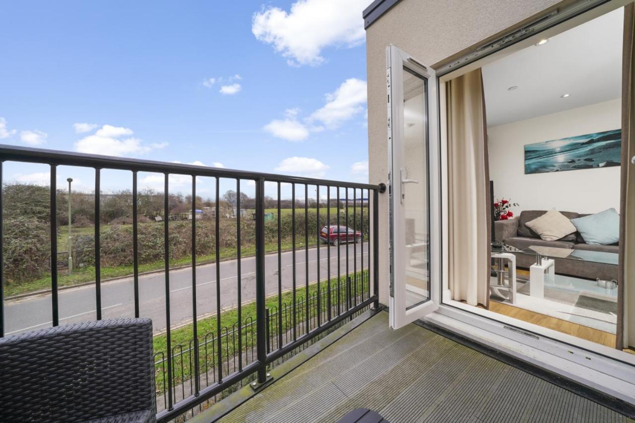 London Heathrow Living Serviced Apartments By Ferndale Stanwell Екстер'єр фото