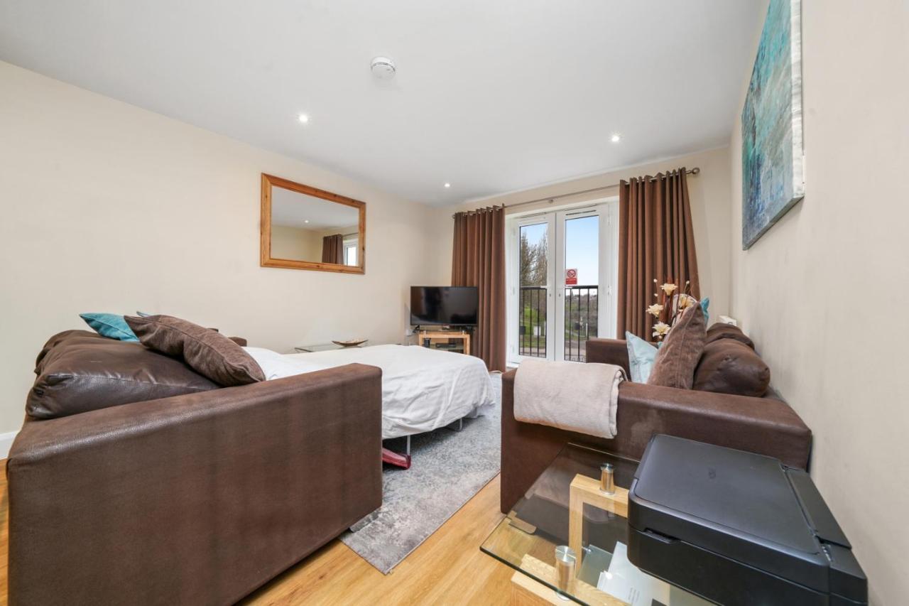London Heathrow Living Serviced Apartments By Ferndale Stanwell Екстер'єр фото