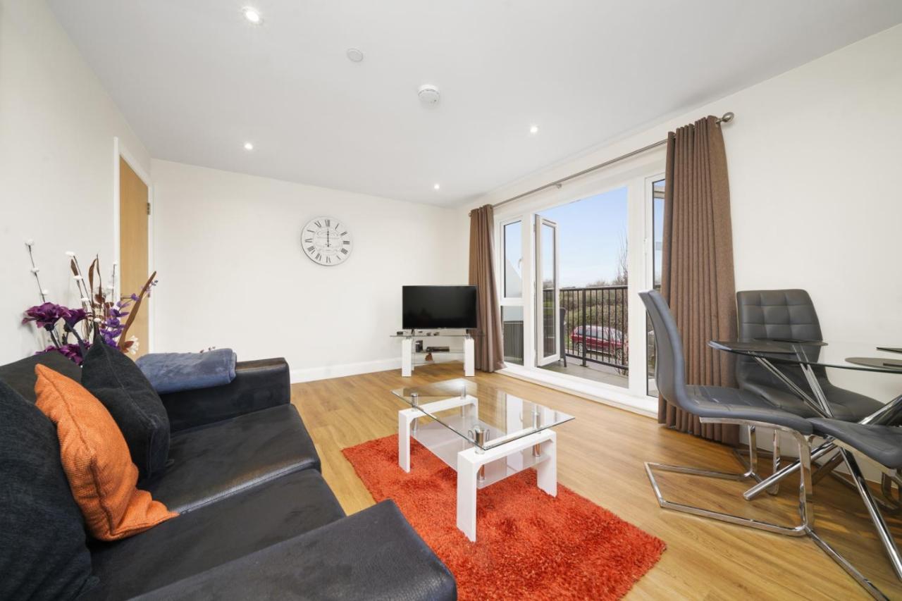 London Heathrow Living Serviced Apartments By Ferndale Stanwell Екстер'єр фото