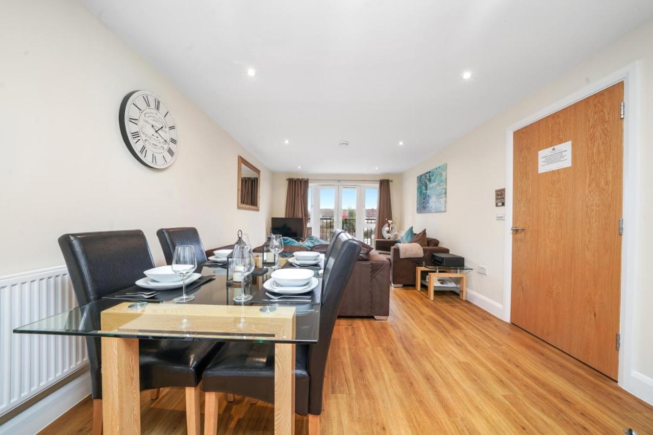 London Heathrow Living Serviced Apartments By Ferndale Stanwell Екстер'єр фото