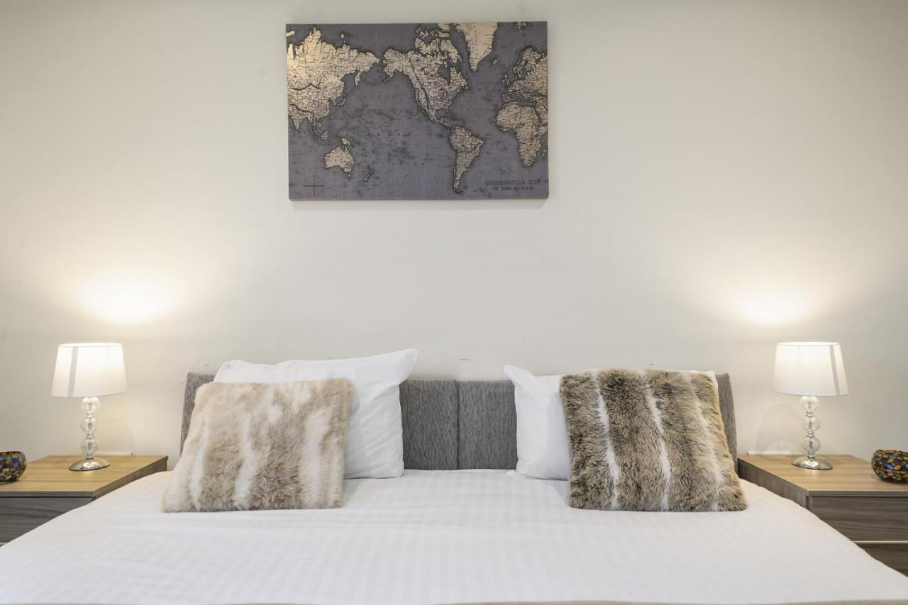 London Heathrow Living Serviced Apartments By Ferndale Stanwell Екстер'єр фото