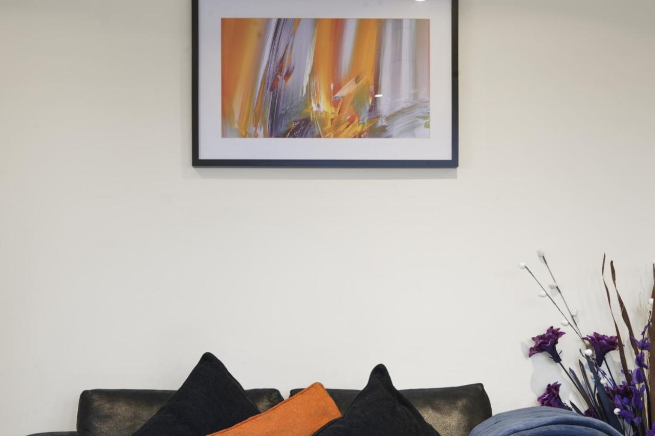 London Heathrow Living Serviced Apartments By Ferndale Stanwell Екстер'єр фото
