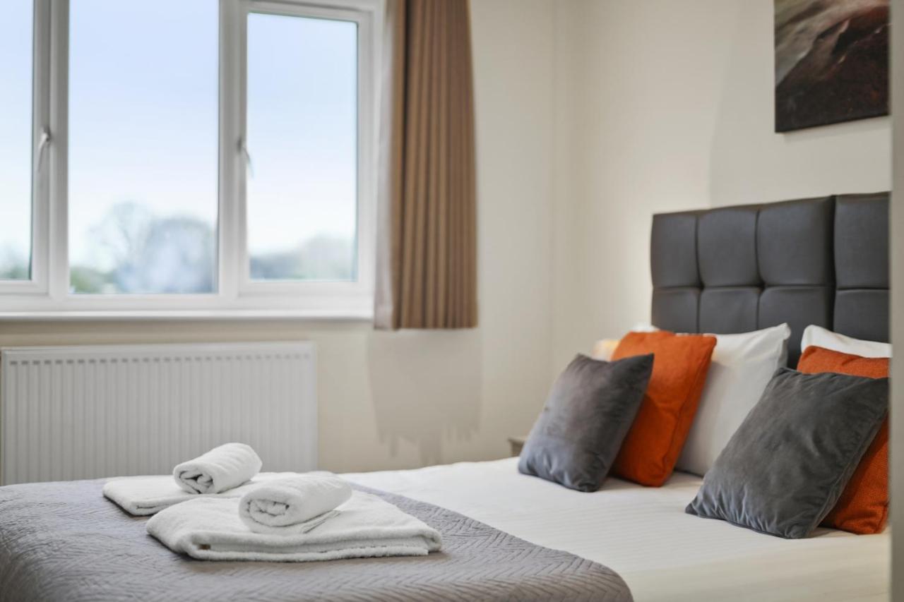 London Heathrow Living Serviced Apartments By Ferndale Stanwell Екстер'єр фото