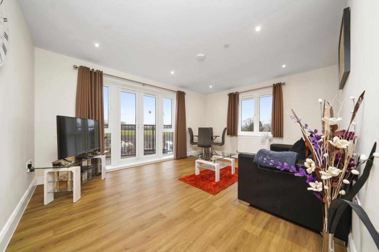 London Heathrow Living Serviced Apartments By Ferndale Stanwell Екстер'єр фото