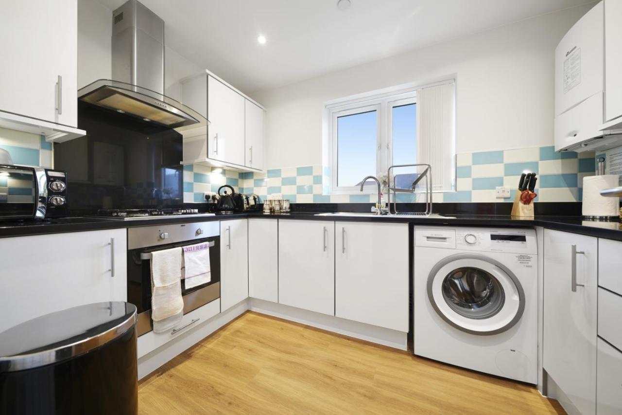 London Heathrow Living Serviced Apartments By Ferndale Stanwell Екстер'єр фото