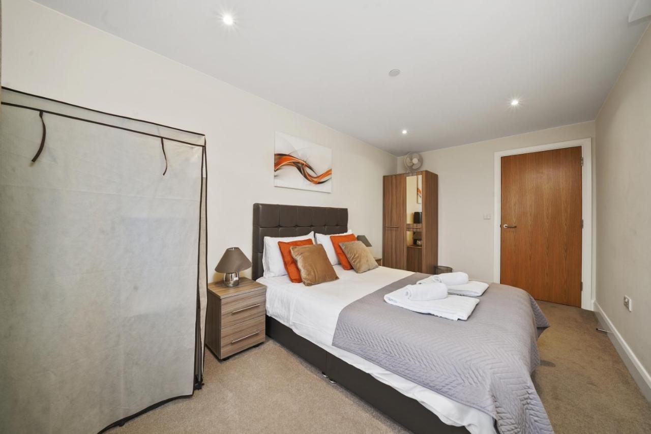 London Heathrow Living Serviced Apartments By Ferndale Stanwell Екстер'єр фото