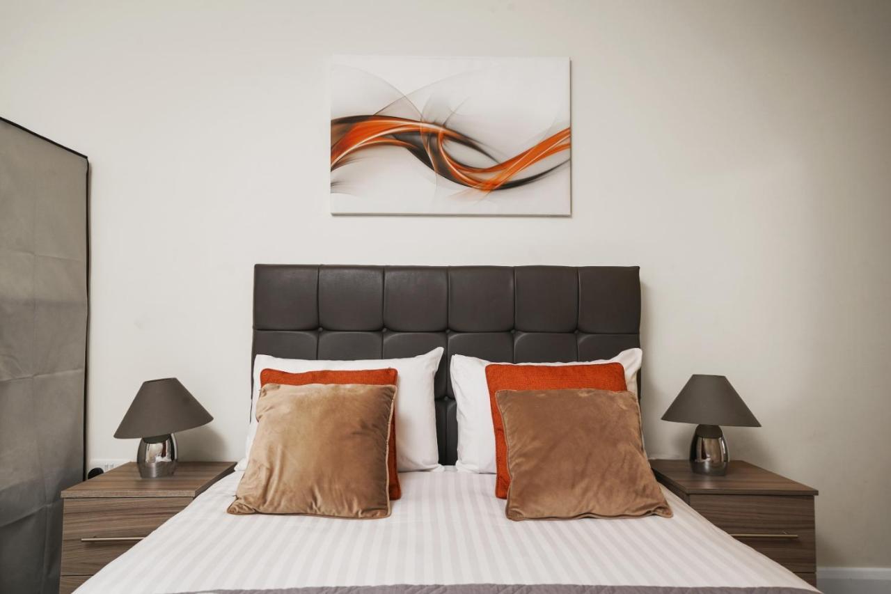 London Heathrow Living Serviced Apartments By Ferndale Stanwell Екстер'єр фото