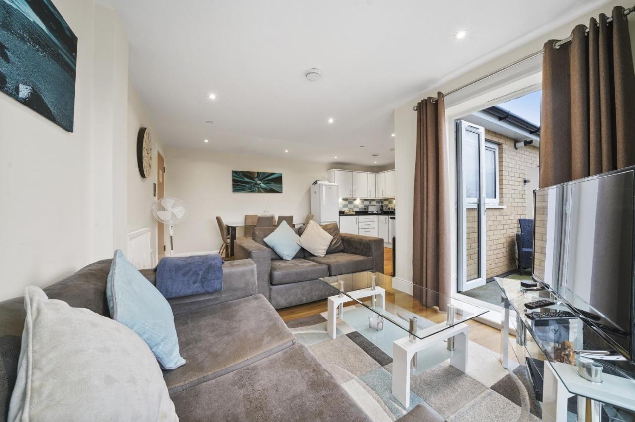London Heathrow Living Serviced Apartments By Ferndale Stanwell Екстер'єр фото