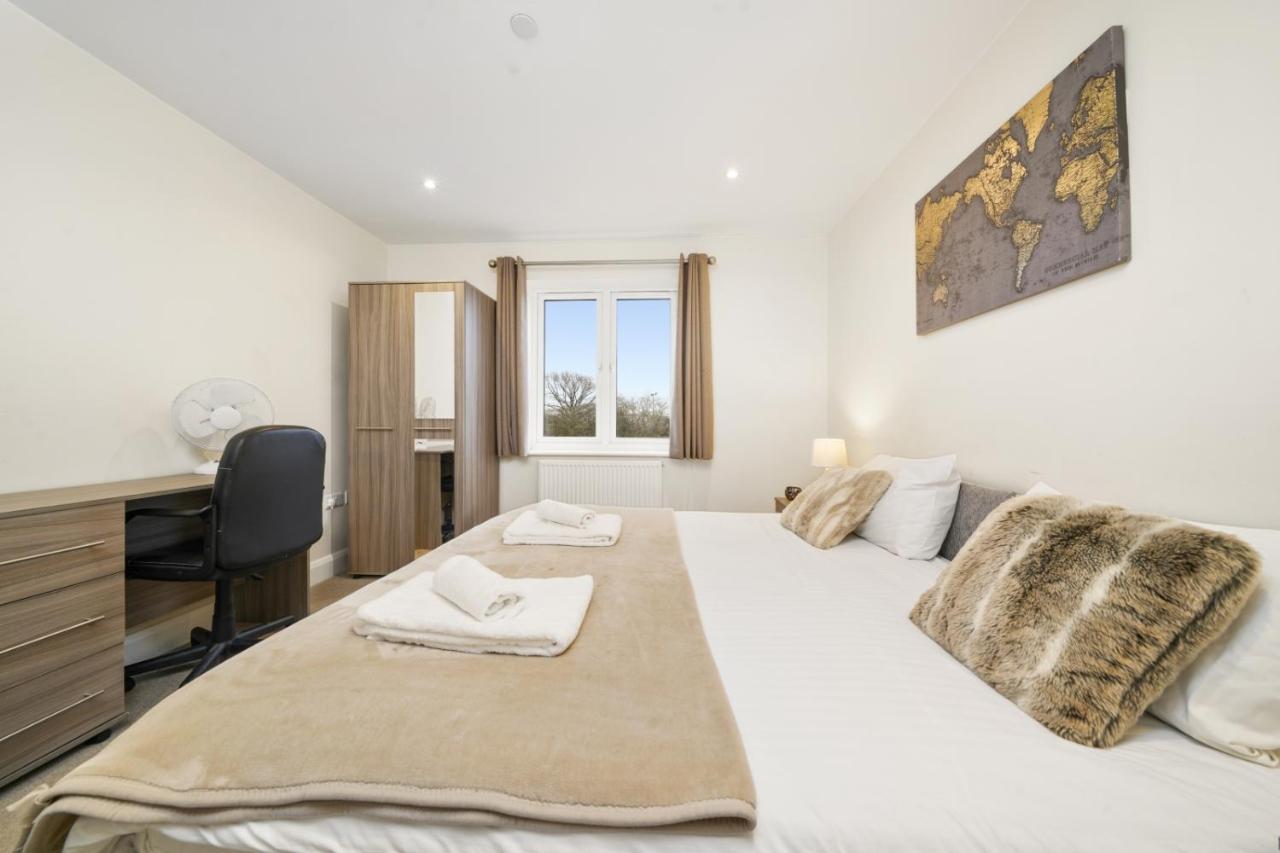 London Heathrow Living Serviced Apartments By Ferndale Stanwell Екстер'єр фото