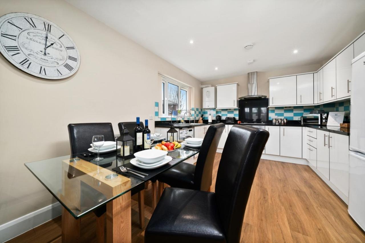 London Heathrow Living Serviced Apartments By Ferndale Stanwell Екстер'єр фото