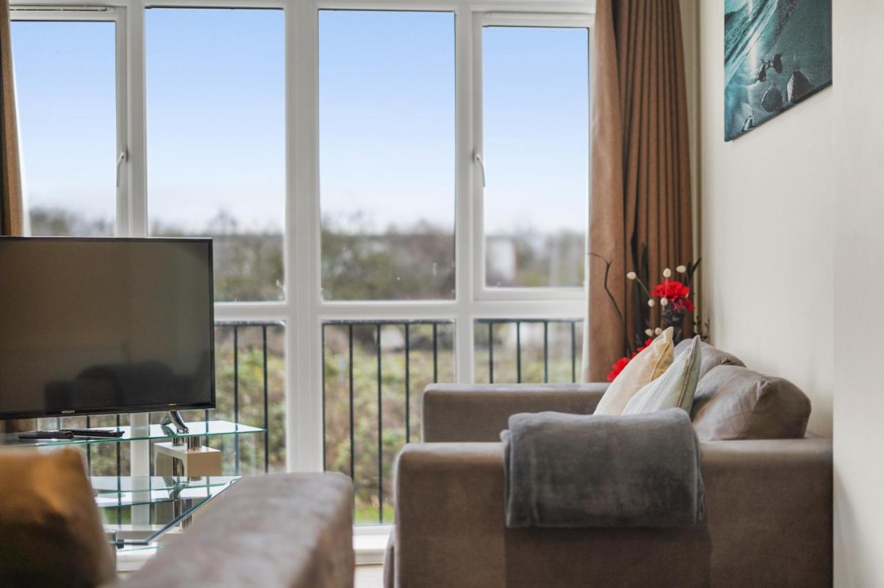 London Heathrow Living Serviced Apartments By Ferndale Stanwell Екстер'єр фото