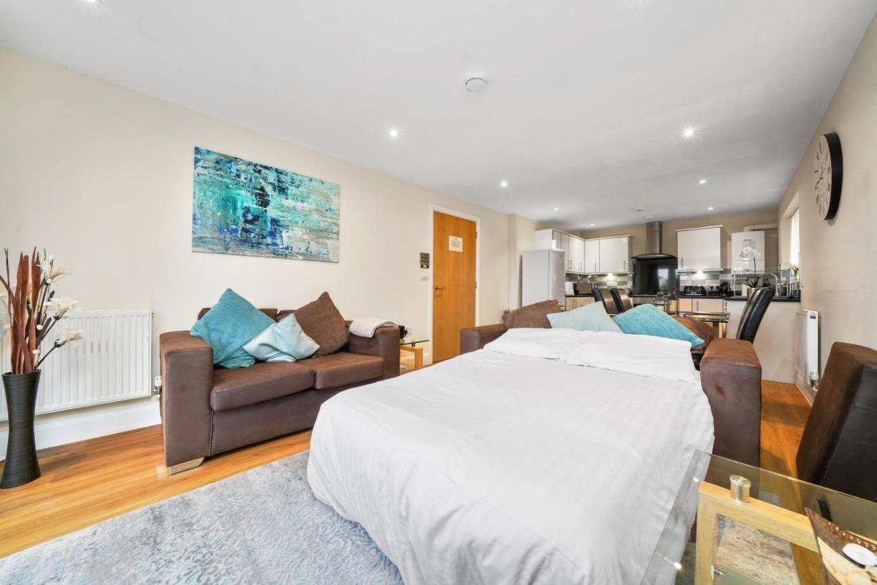 London Heathrow Living Serviced Apartments By Ferndale Stanwell Екстер'єр фото