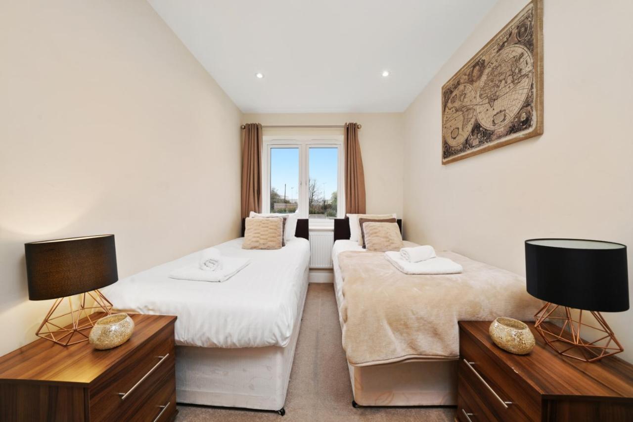 London Heathrow Living Serviced Apartments By Ferndale Stanwell Екстер'єр фото