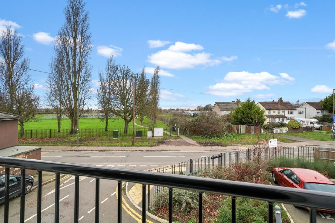 London Heathrow Living Serviced Apartments By Ferndale Stanwell Екстер'єр фото