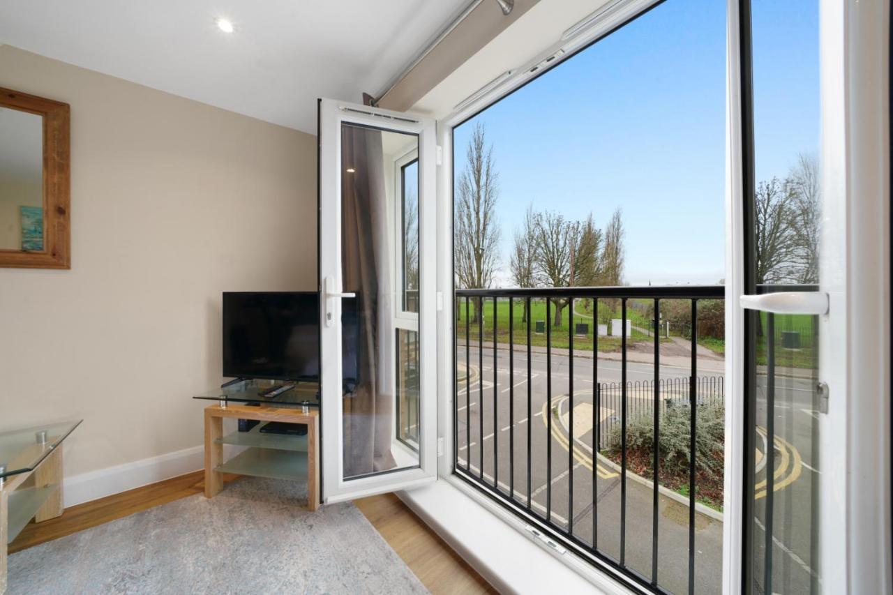 London Heathrow Living Serviced Apartments By Ferndale Stanwell Екстер'єр фото