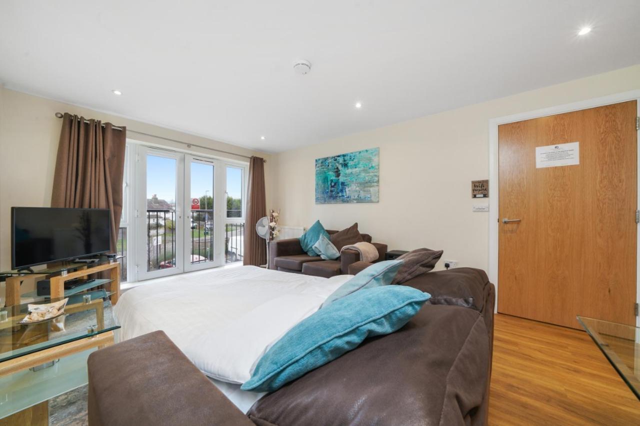 London Heathrow Living Serviced Apartments By Ferndale Stanwell Екстер'єр фото
