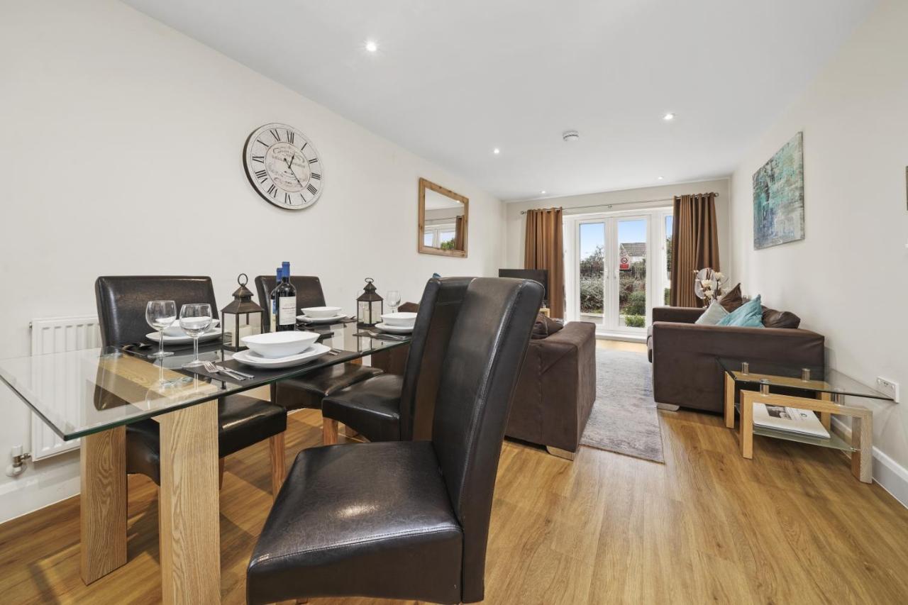 London Heathrow Living Serviced Apartments By Ferndale Stanwell Екстер'єр фото